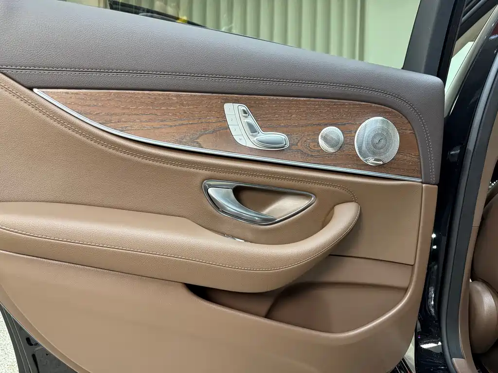 Mercedes-Benz E-Class 2023 — фото 21