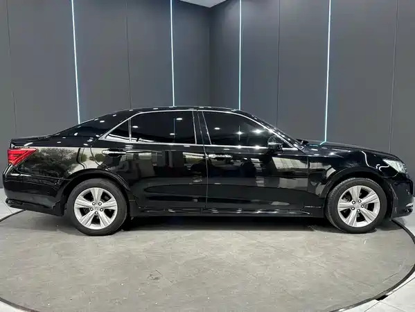 Toyota Crown 2015