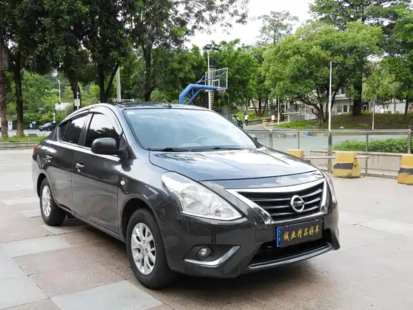 Nissan Sunny 2015