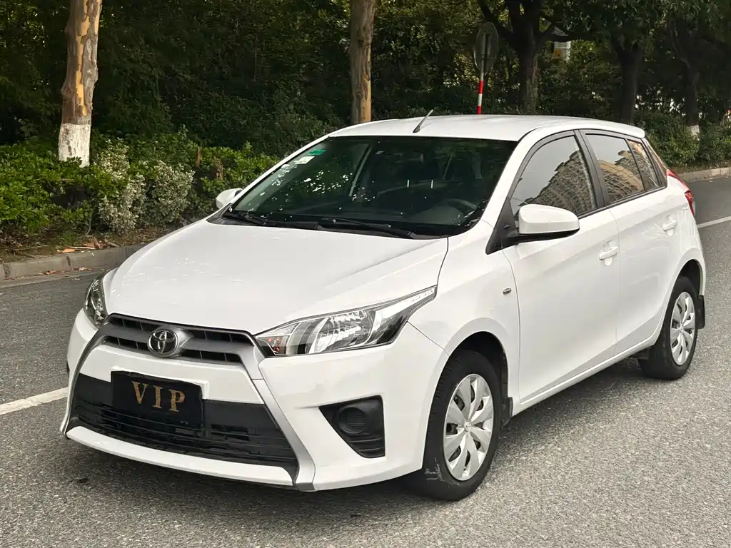 Toyota Yaris L 2015 — фото 1