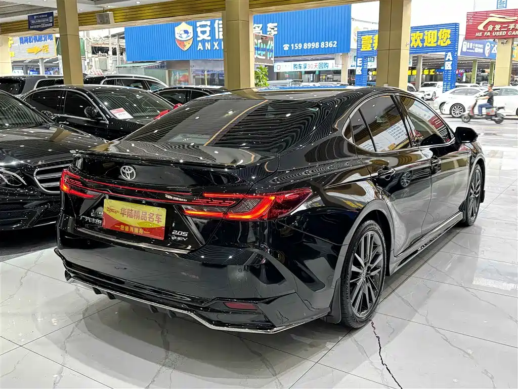 Toyota Camry 2024 — фото 4
