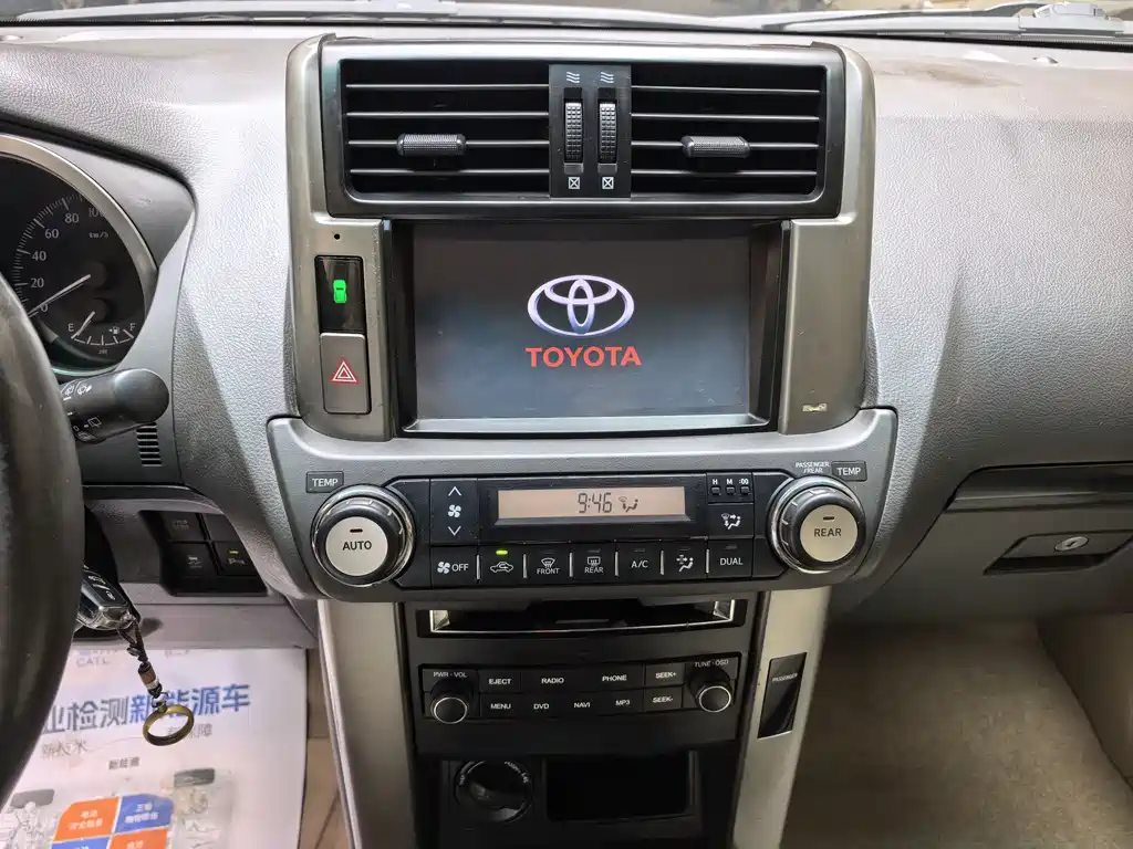 Toyota Prado 2011 — фото 10