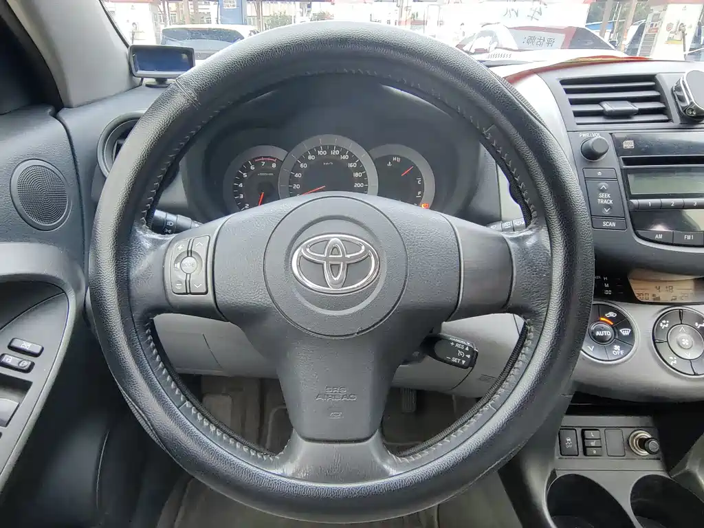 Toyota RAV4 2010 — фото 14