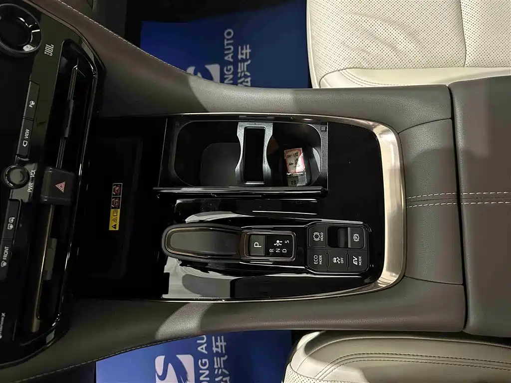 Toyota Alphard 2024 — фото 10