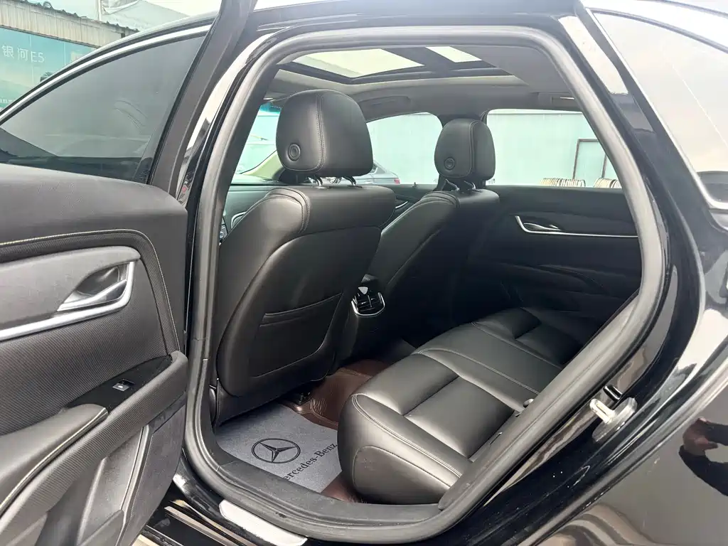 Cadillac XTS 2018 — фото 11