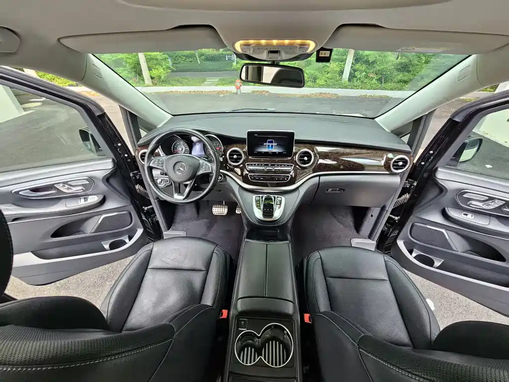Mercedes-Benz V-Class 2020 — фото 15
