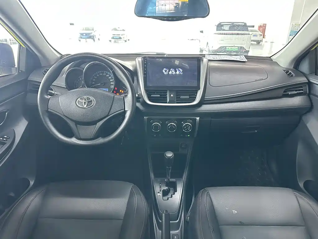 Toyota Yaris L 2019 — фото 12