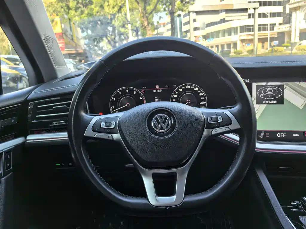 Volkswagen Touareg 2020 — фото 15