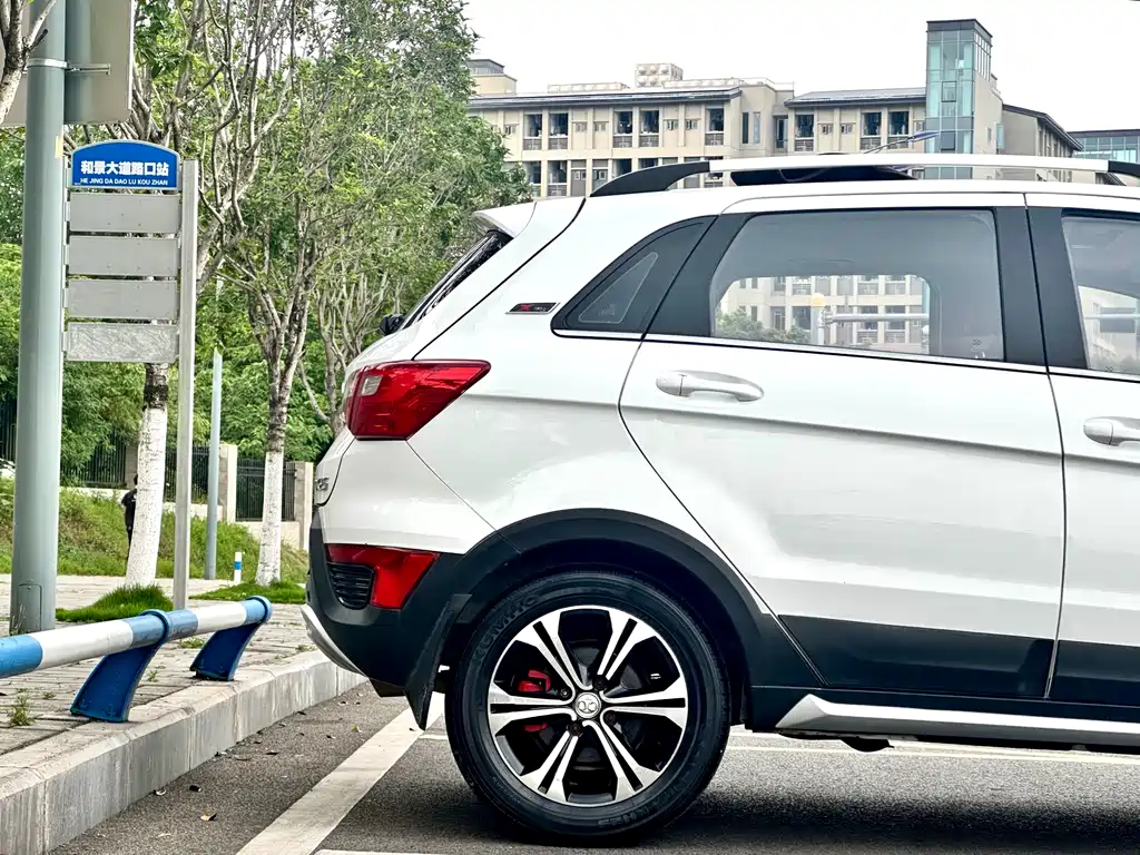 BAIC Senova X25 2016 — фото 5