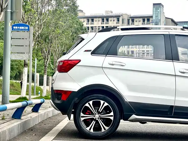 BAIC Shenbao X25 2015