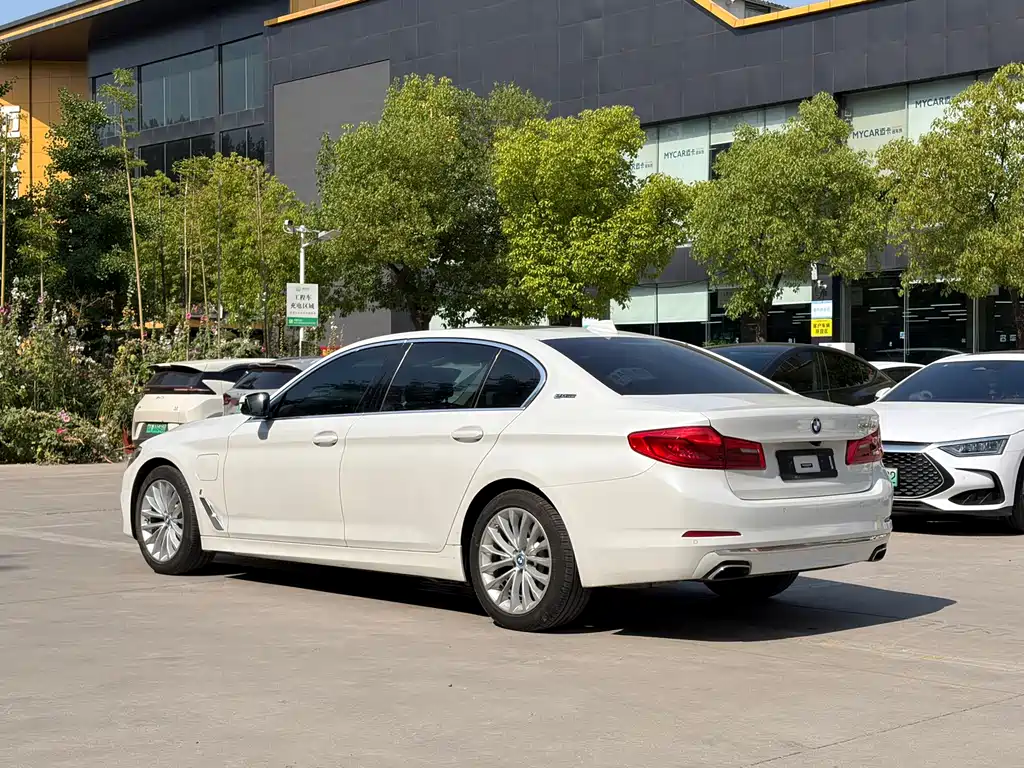 BMW 5 Series New Energy 2019 — фото 16