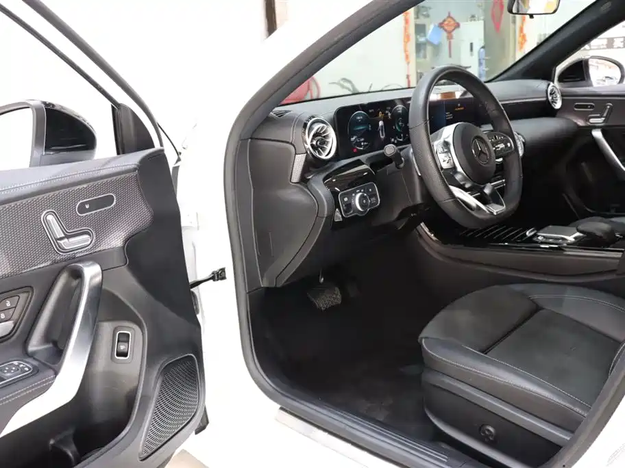 Mercedes-Benz A-Class 2023 — фото 9