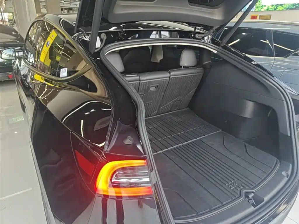 Tesla Model Y 2023 — фото 19
