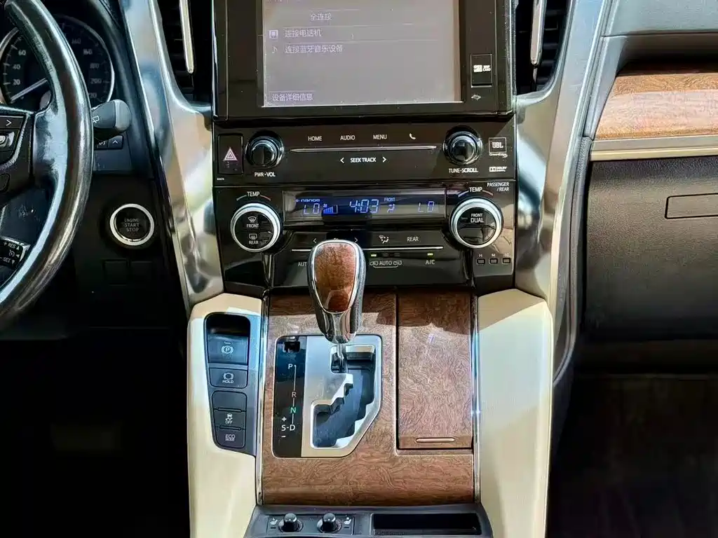 Toyota Alphard 2017 — фото 4