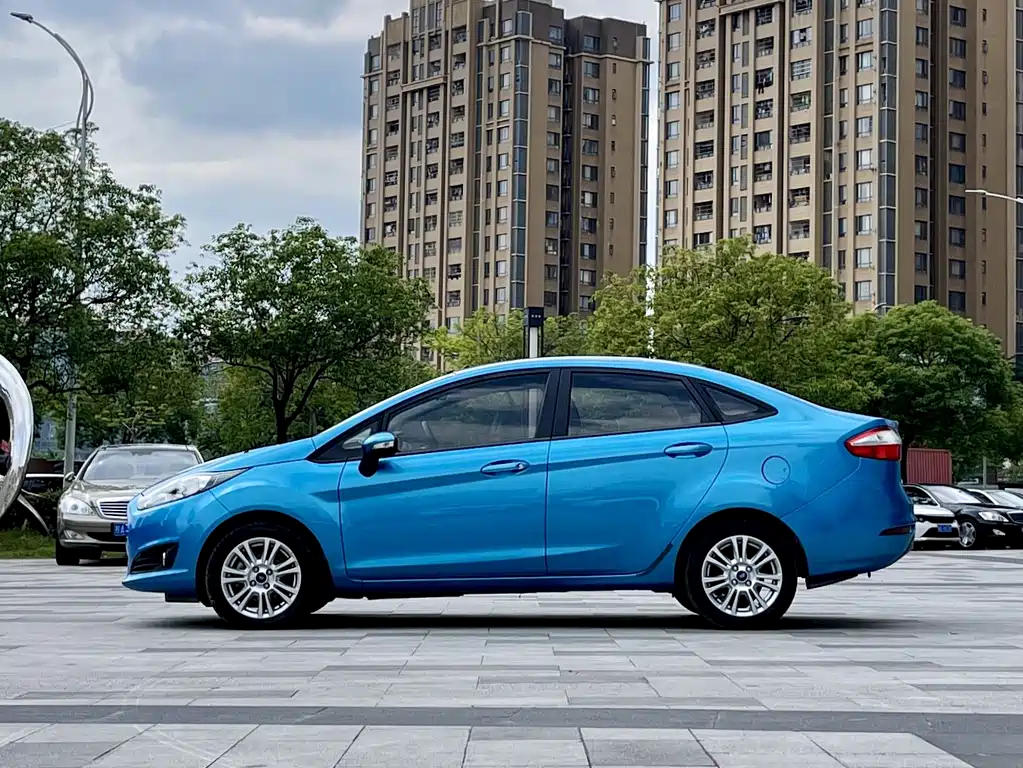 Ford Fiesta 2013 — фото 4