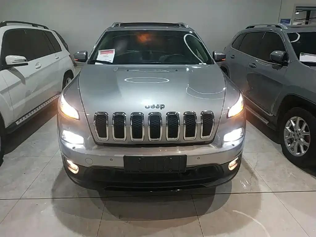 Jeep Cherokee 2015 — фото 3