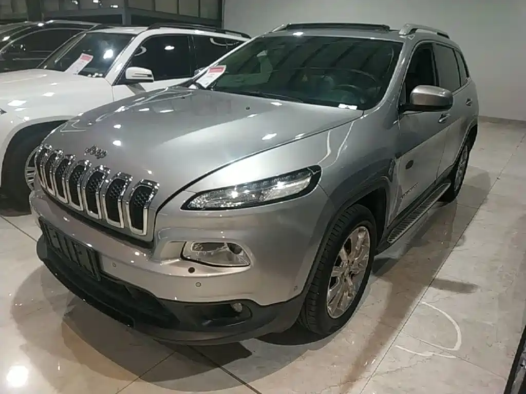 Jeep Cherokee 2015 — фото 1