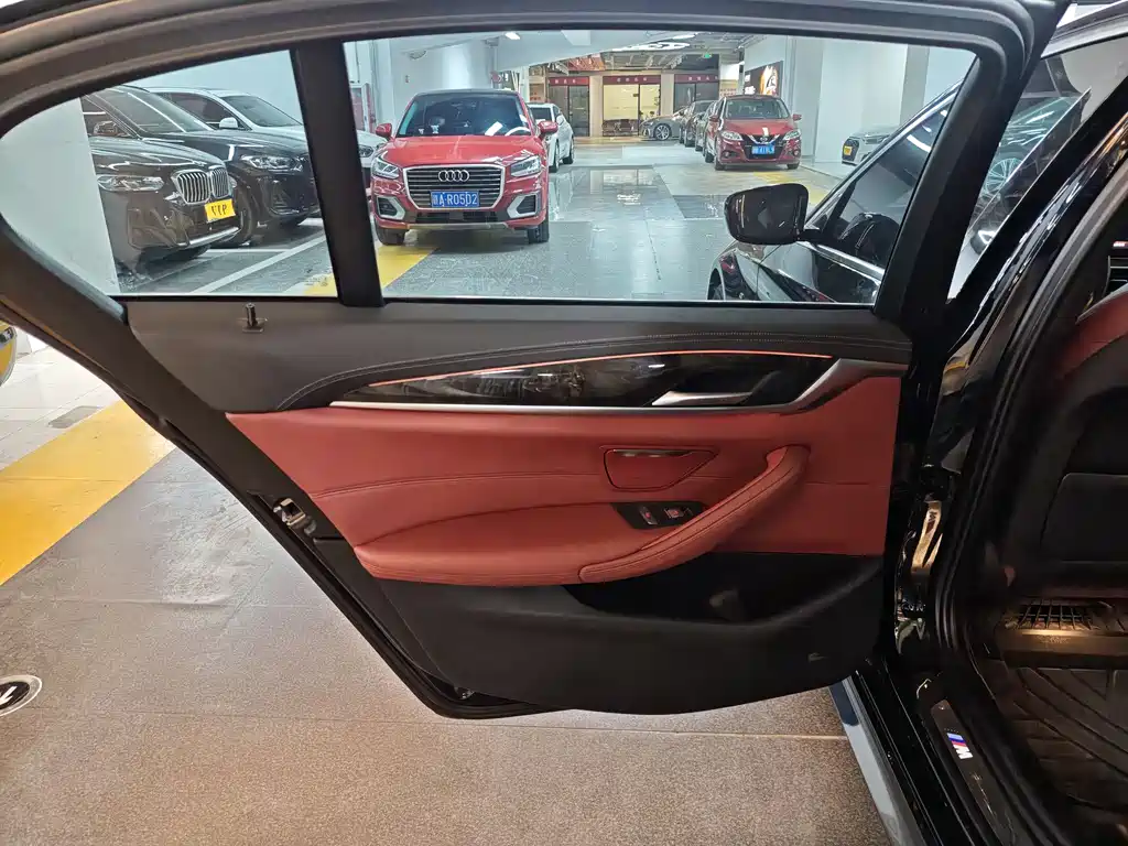 BMW 5 Series 2019 — фото 11