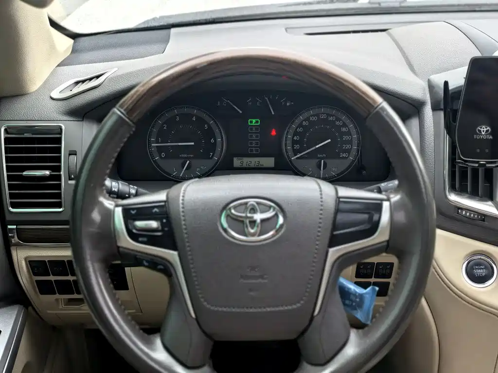 Toyota Land Cruiser 2020 — фото 10