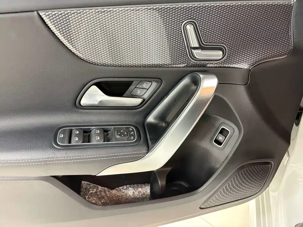 Mercedes-Benz A-Class 2023 — фото 8