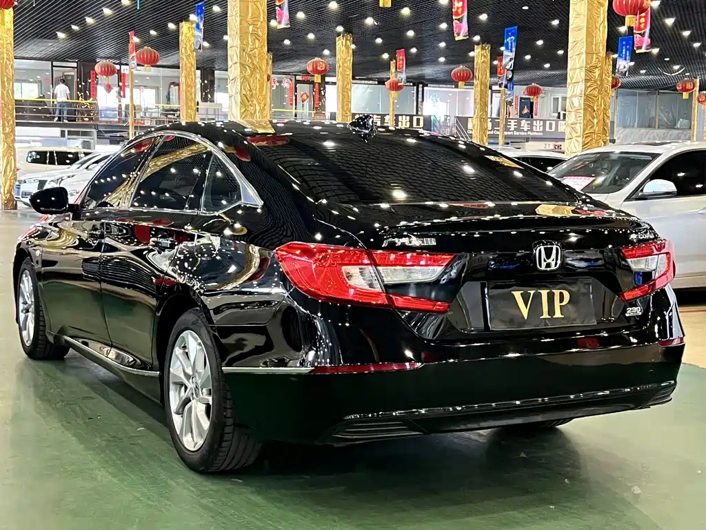 Honda Accord 2018 — фото 9