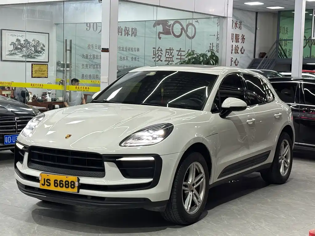 Porsche Macan 2023 — фото 1