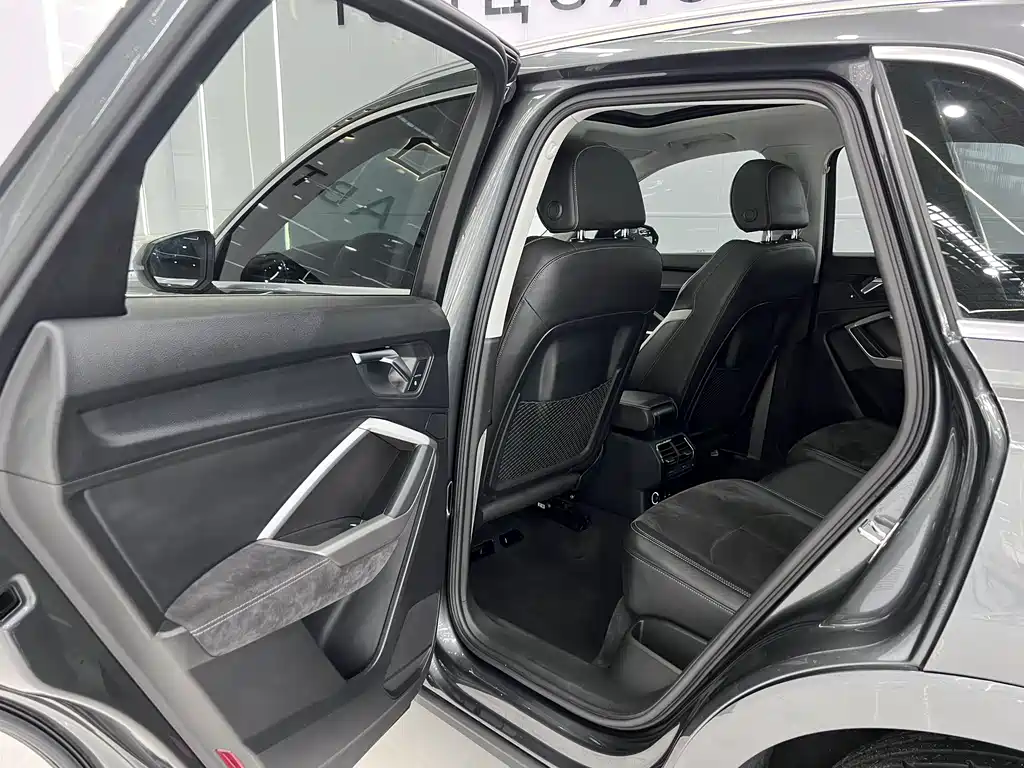Audi Q3 2022 — фото 12