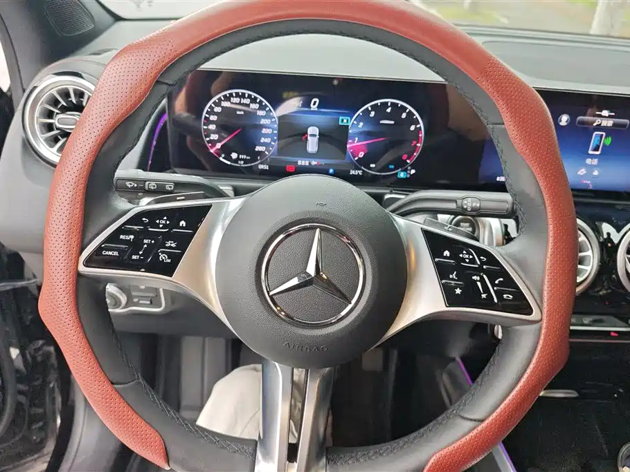 Mercedes-Benz GLB 2024 — фото 15