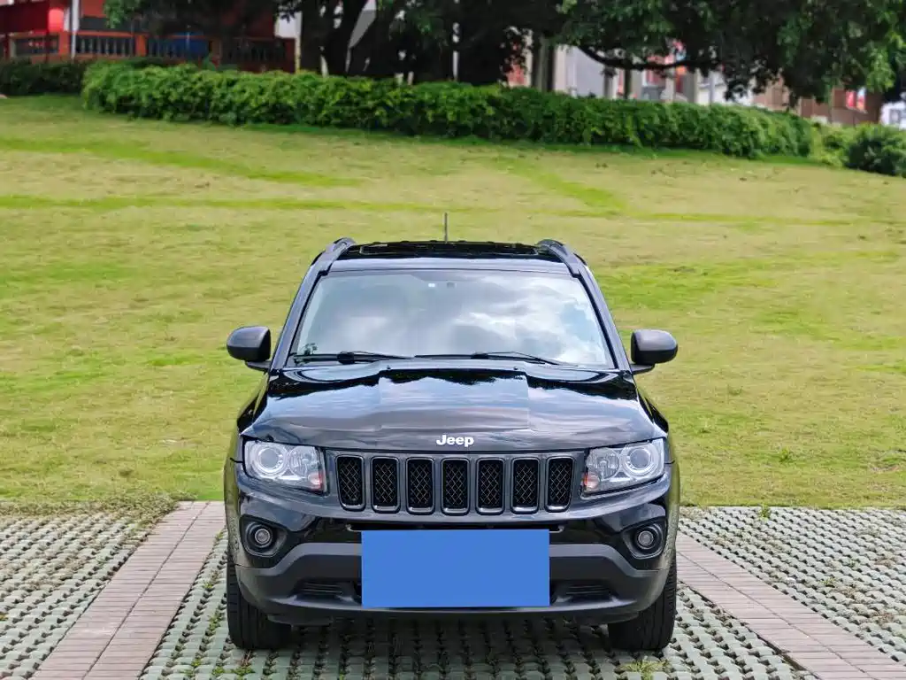 Jeep Compass 2013 — фото 2