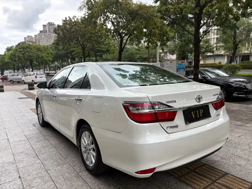 Toyota Camry 2017 — фото 11