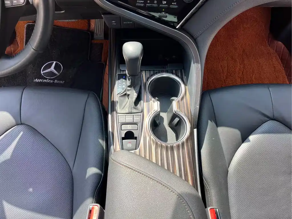 Toyota Camry 2019 — фото 31