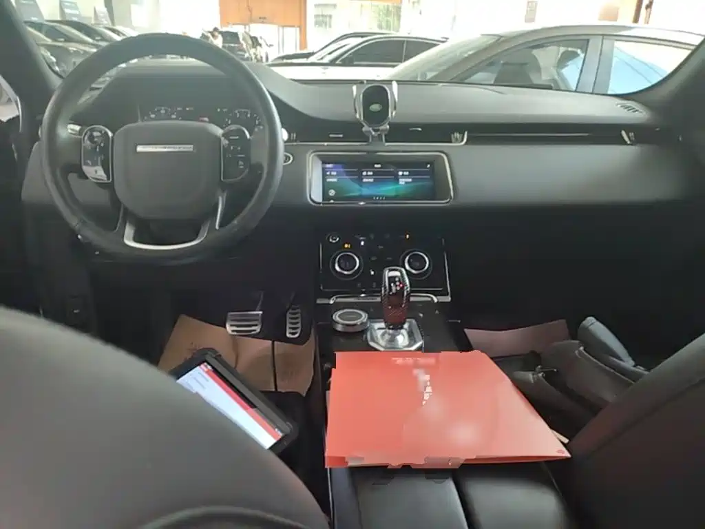 Land Rover Evoque 2020 — фото 10