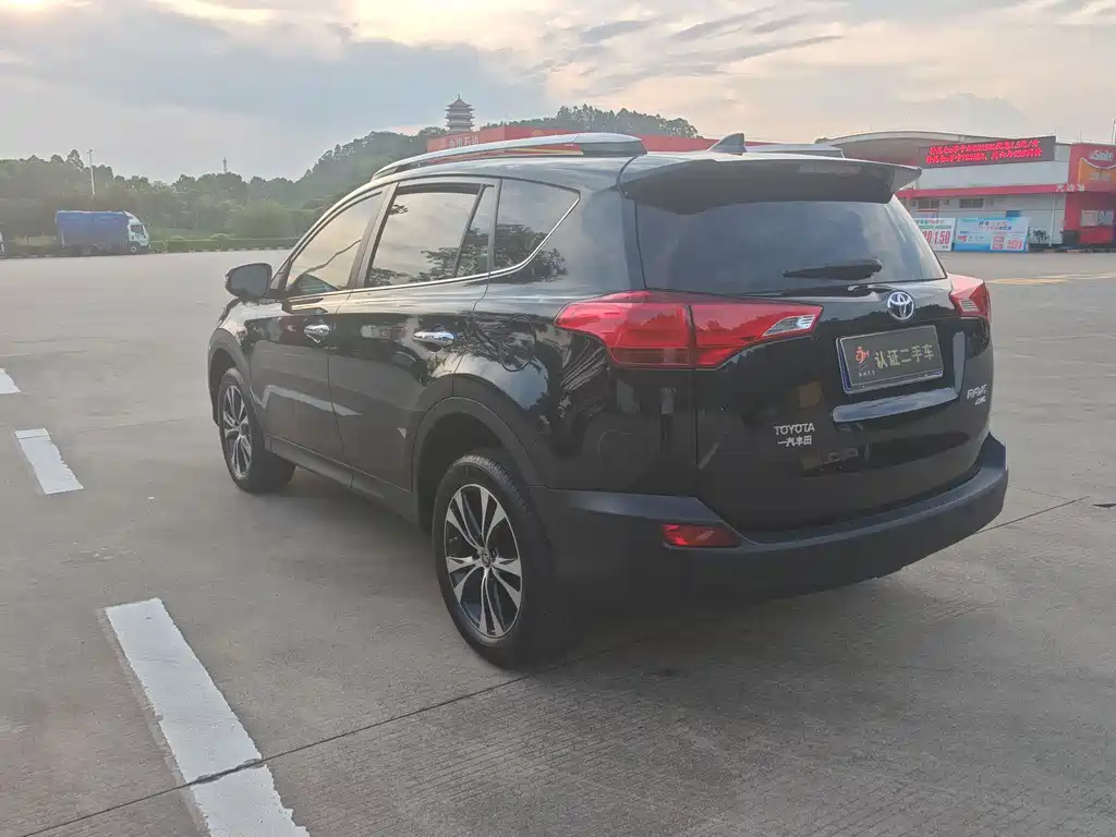 Toyota RAV4 2015