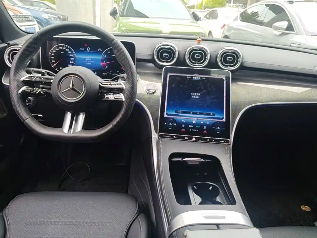 Mercedes-Benz C-Class 2024 — фото 10