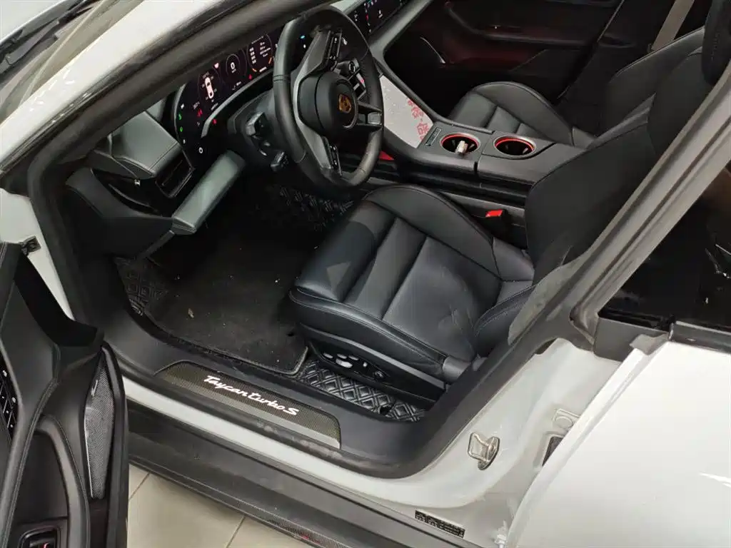 Porsche Taycan 2021