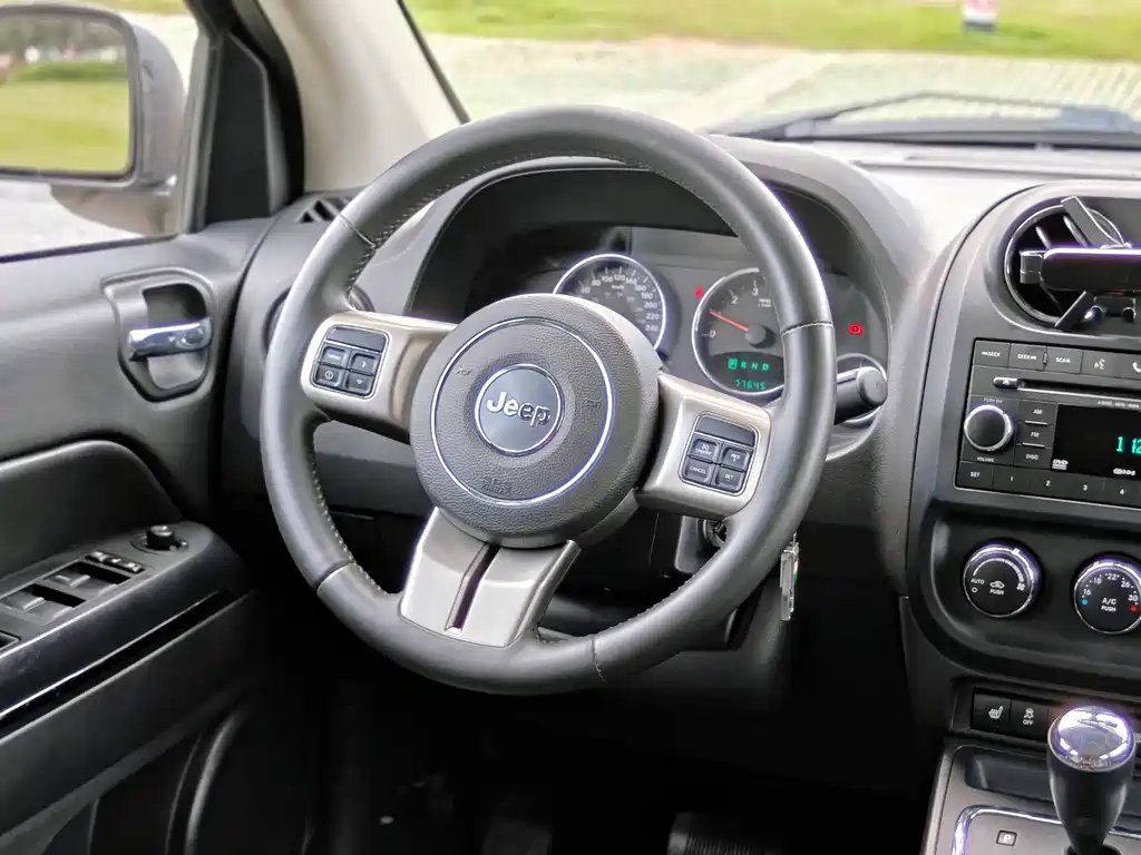Jeep Compass 2013 — фото 8