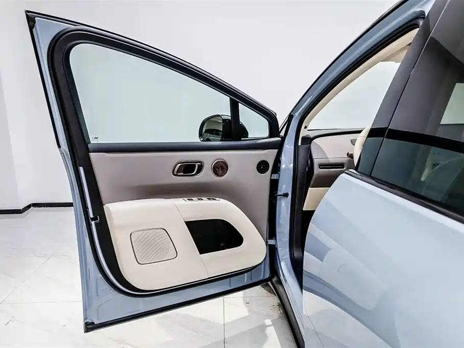 Li Auto i8 2025 — фото 8