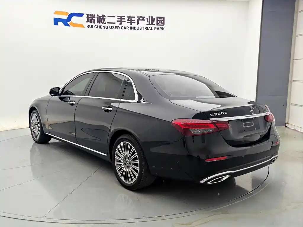 Mercedes-Benz E-Class 2021 — фото 18