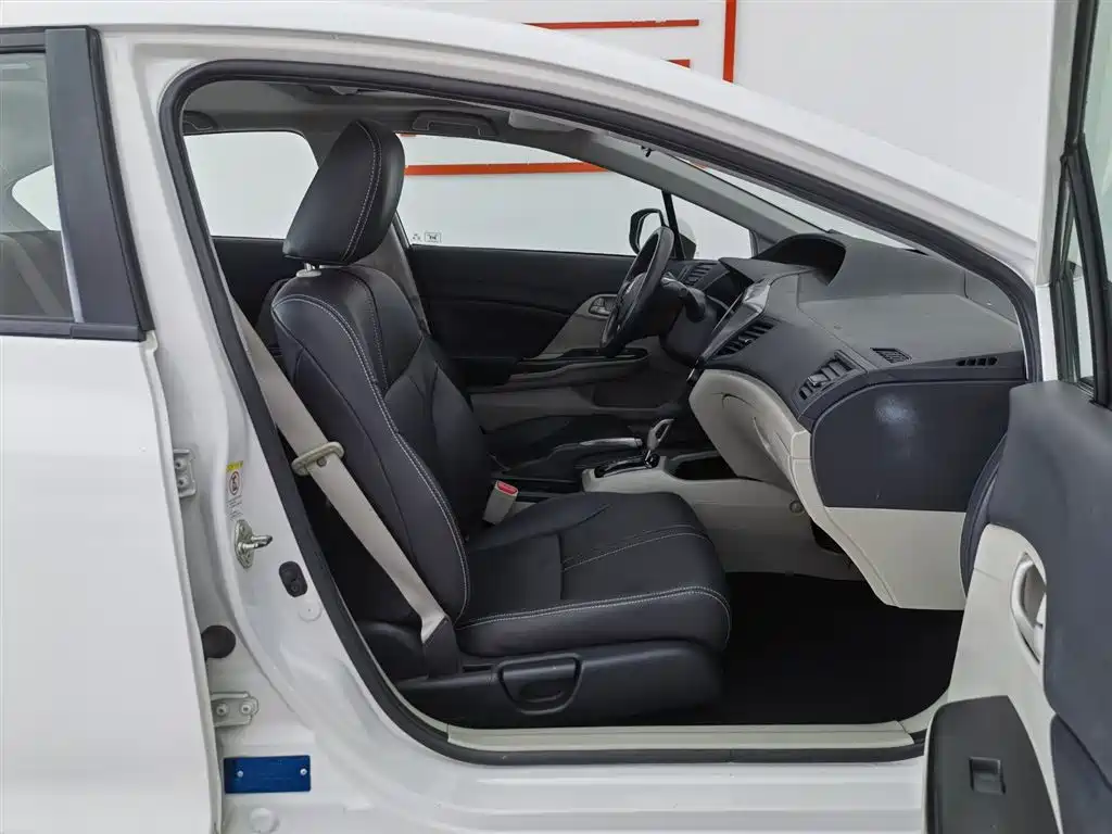 Honda Civic 2015 — фото 23