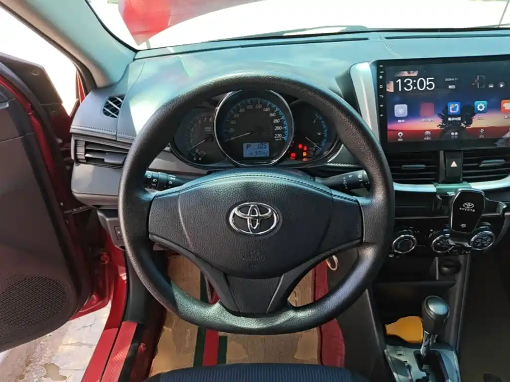 Toyota Yaris L 2018 — фото 11