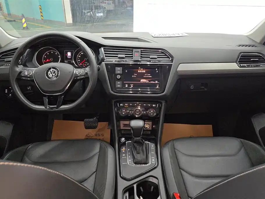 Volkswagen Tiguan L 2018 — фото 12