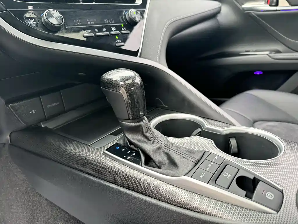 Toyota Camry 2021 — фото 20