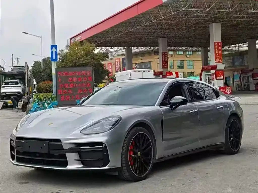 Porsche Panamera 2019 — фото 1