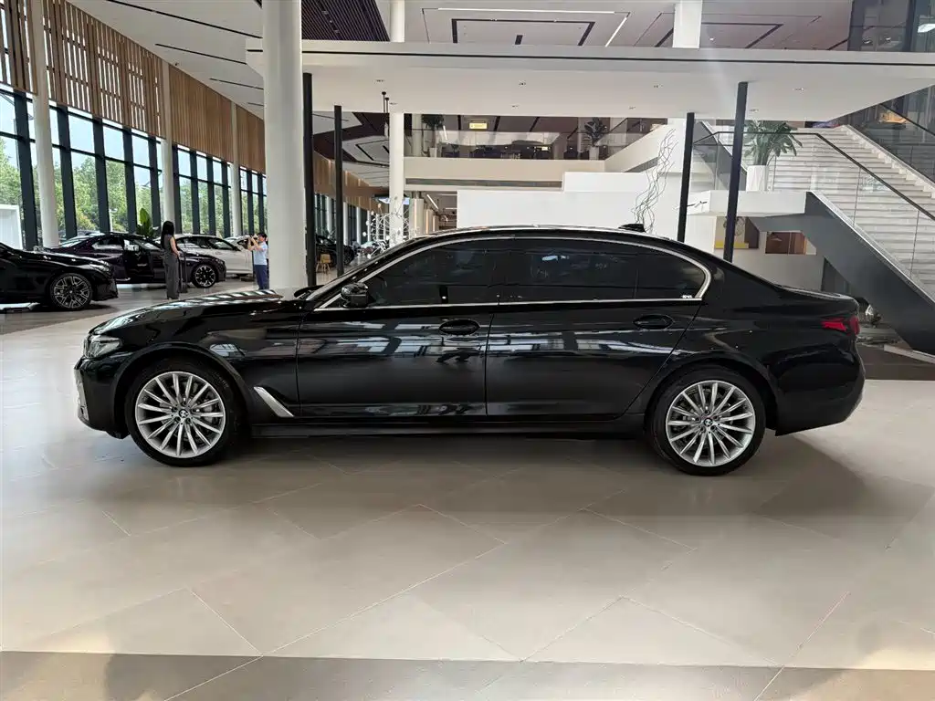 BMW 5 Series 2021 — фото 13