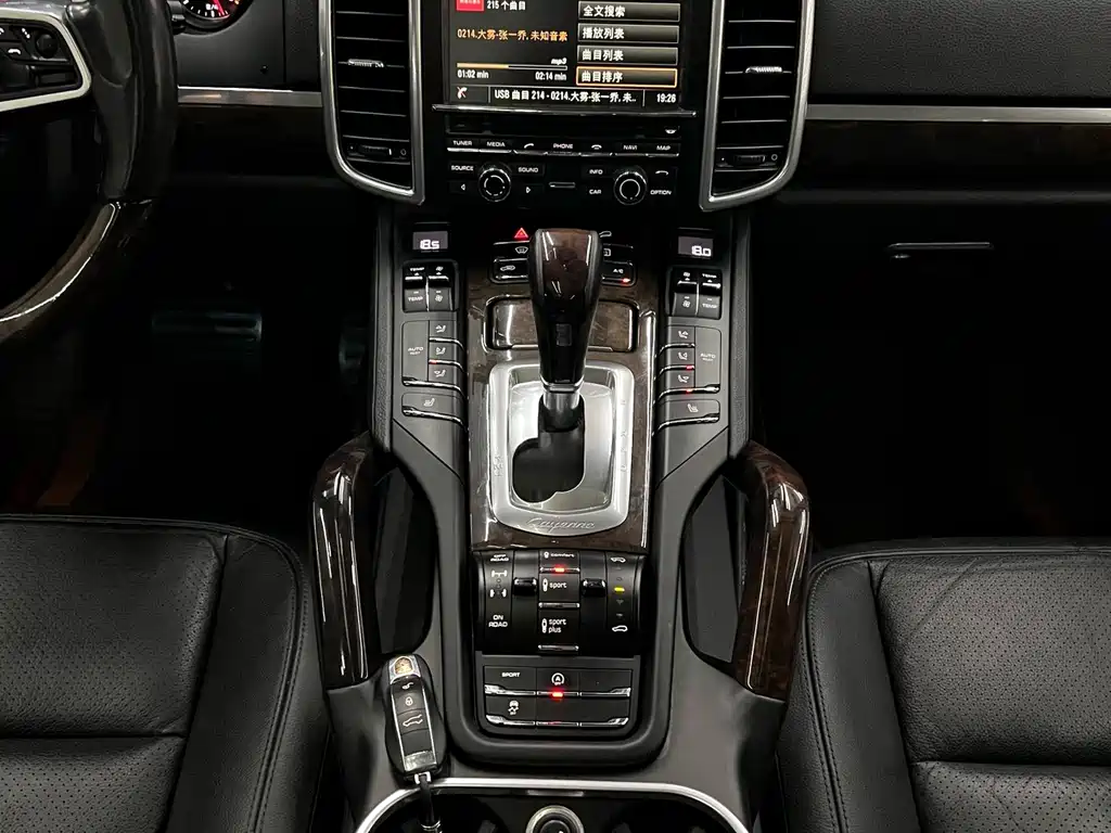 Porsche Cayenne 2016 — фото 7