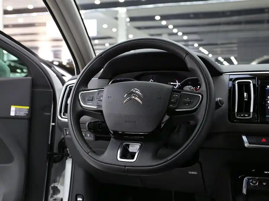 Citroen C6 2023 — фото 11