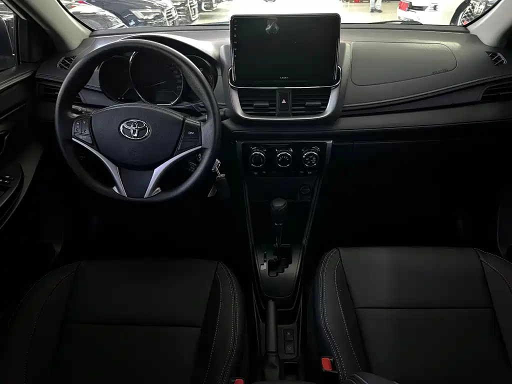 Toyota Yaris L 2022 — фото 19