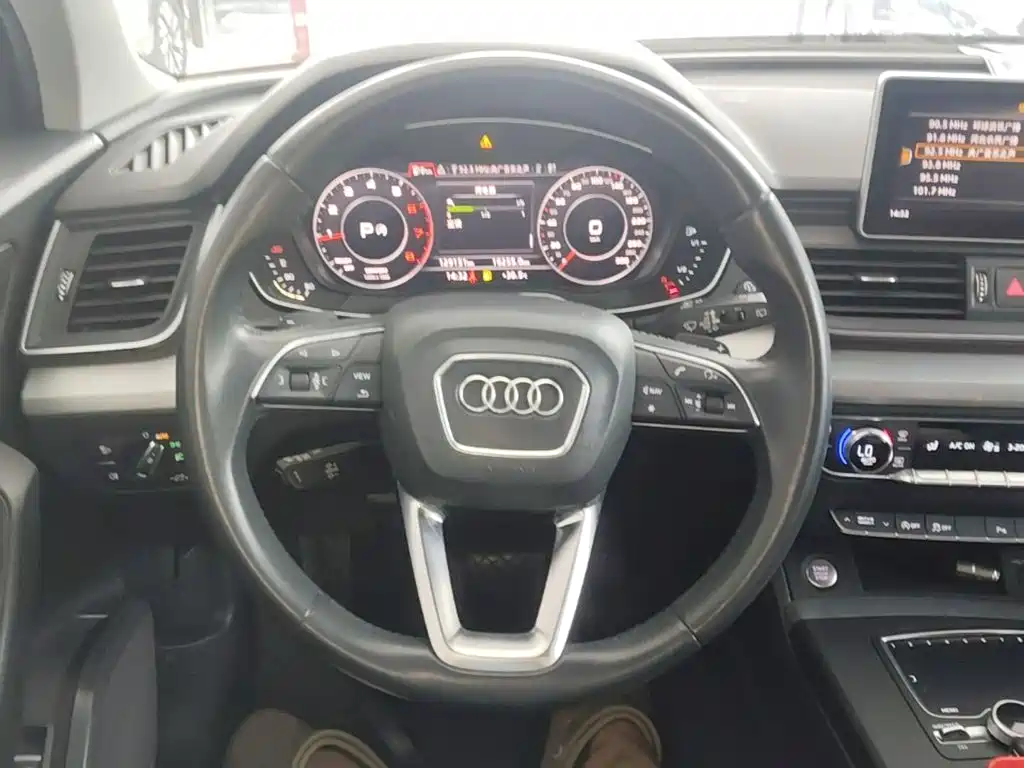 Audi Q5L 2018 — фото 11