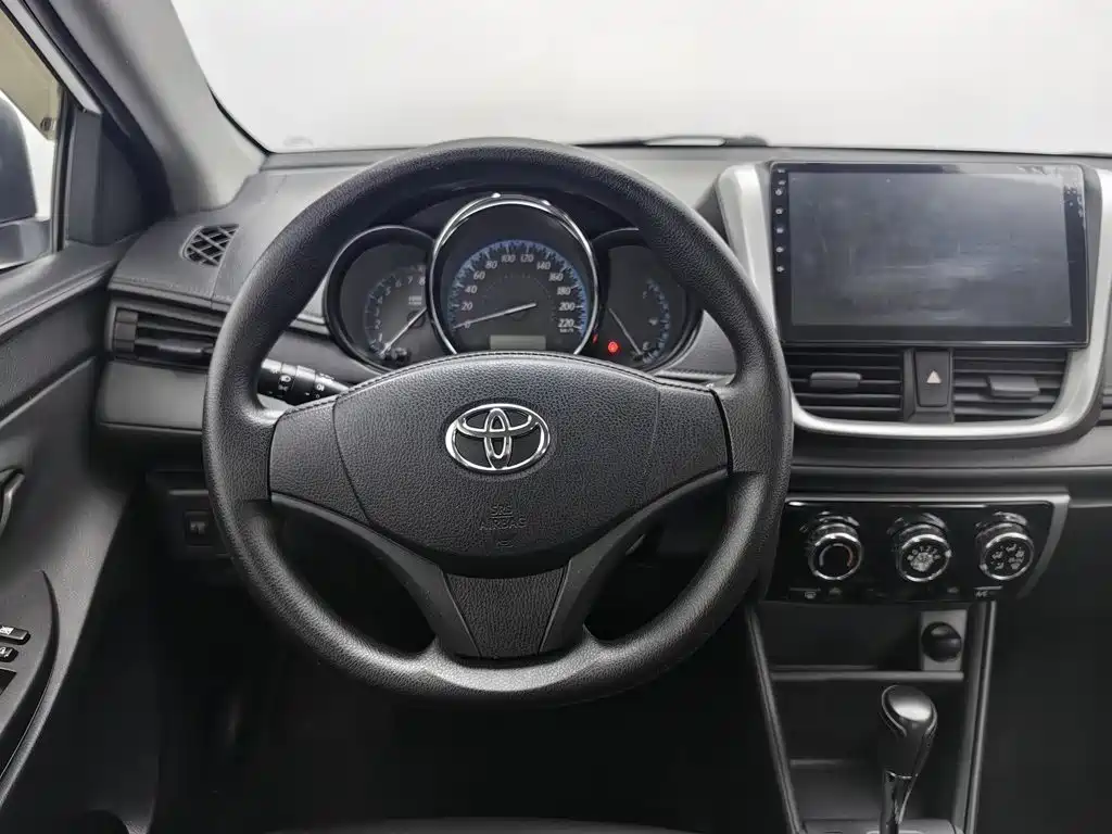 Toyota Yaris L 2016 — фото 11