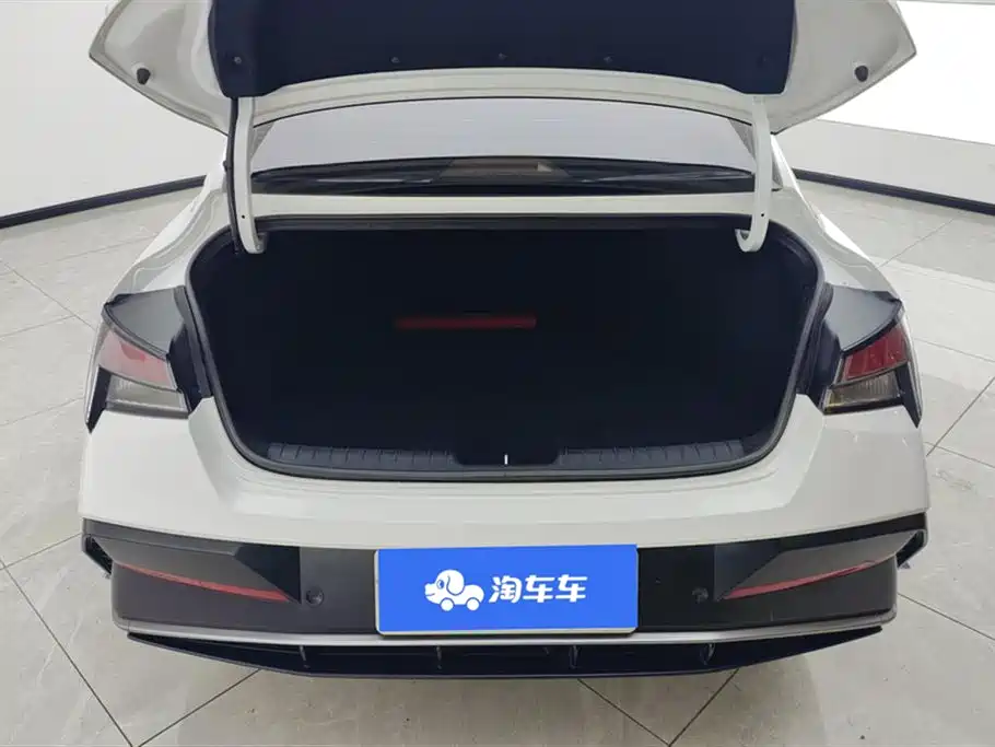 Hyundai Elantra 2024